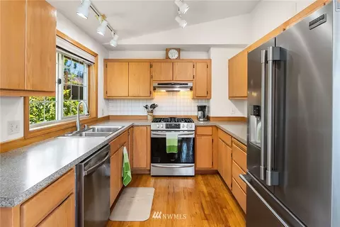 1614 Edgemoor Ln, Everett, WA 98203 photo 9