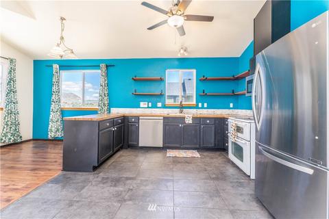 332 E Prospect St, Chelan, WA 98816 photo 3