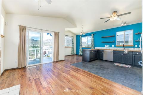 332 E Prospect St, Chelan, WA 98816 photo 2