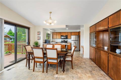 8712 Olympic View Dr, Edmonds, WA 98026 photo 14