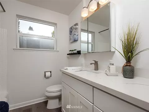 8827 15th Ave NE, Seattle, WA 98115 photo 17