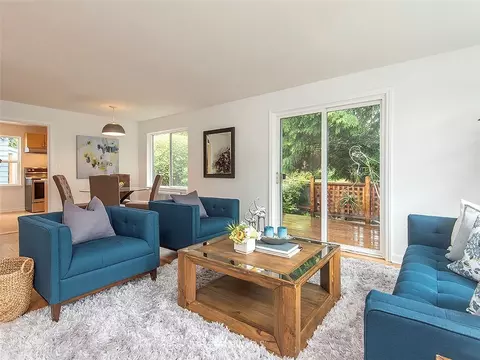 8827 15th Ave NE, Seattle, WA 98115 photo 2