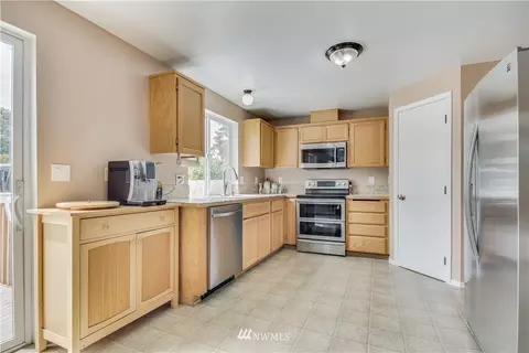 606 190th St E, Spanaway, WA 98387 photo 5