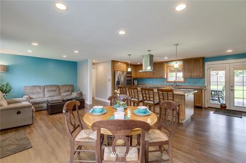 17403 Gravenstein Rd, Bothell, WA 98012 photo 2