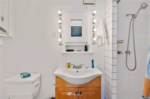 1823 Broadway E, Seattle, WA 98102 photo 9