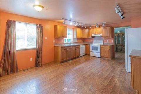984 Tipsoo Loop N, Rainier, WA 98576 photo 9