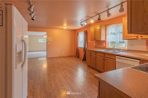 984 Tipsoo Loop N, Rainier, WA 98576 photo 8