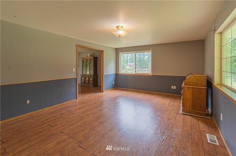 984 Tipsoo Loop N, Rainier, WA 98576 photo 4