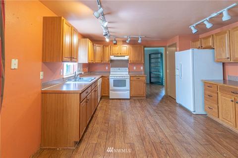 984 Tipsoo Loop N, Rainier, WA 98576 photo 10