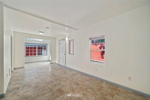 1109 E Marine View Dr, Everett, WA 98201 photo 5