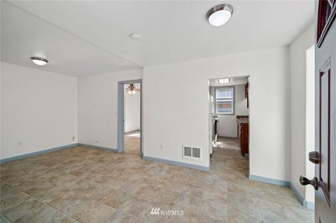 1109 E Marine View Dr, Everett, WA 98201 photo 8