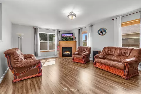 1113 Riddell Ave NE, Orting, WA 98360 photo 4
