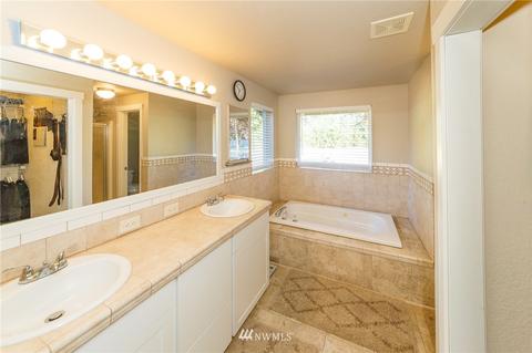 974 Tipsoo Loop N, Rainier, WA 98576 photo 18