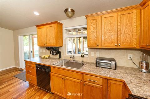 974 Tipsoo Loop N, Rainier, WA 98576 photo 13