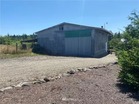 468 Middle Fork Rd, Onalaska, WA 98570 photo 4