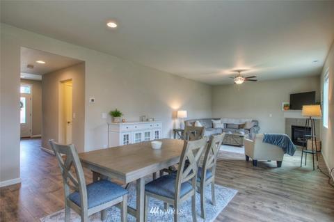 1026 Bondgard Ave E, Enumclaw, WA 98022 photo 5