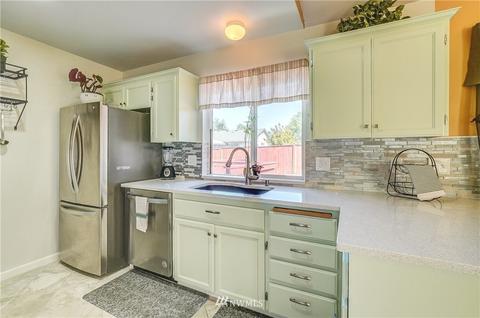 1305 185th St E, Spanaway, WA 98387 photo 4