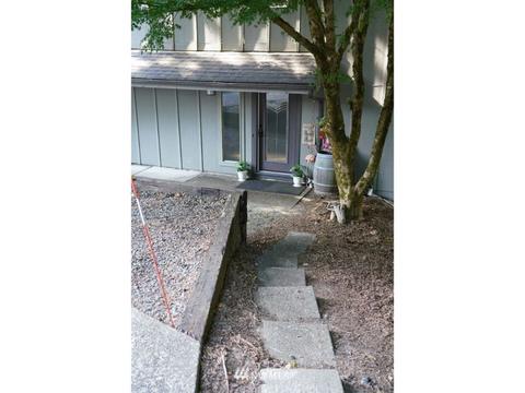 137 E Canyon View Dr, Longview, WA 98632 photo 3