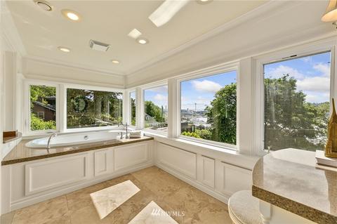 907 E Howe St, Seattle, WA 98102 photo 19