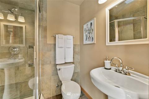 907 E Howe St, Seattle, WA 98102 photo 29