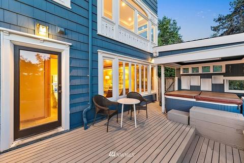907 E Howe St, Seattle, WA 98102 photo 37