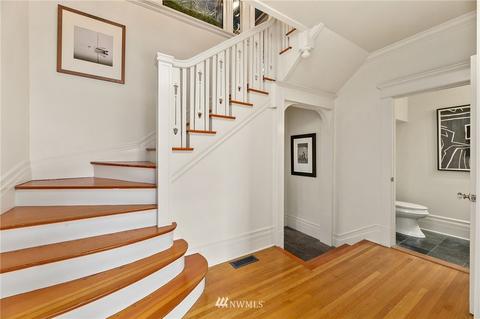 907 E Howe St, Seattle, WA 98102 photo 3