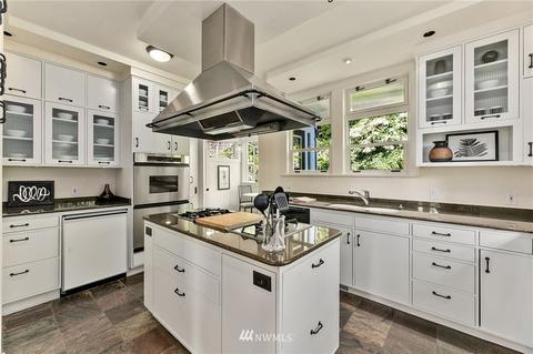 907 E Howe St, Seattle, WA 98102 photo 14