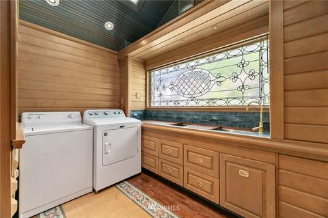 907 E Howe St, Seattle, WA 98102 photo 27