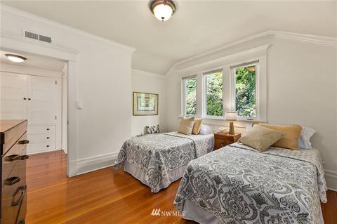 907 E Howe St, Seattle, WA 98102 photo 25