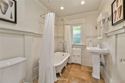 907 E Howe St, Seattle, WA 98102 photo 26