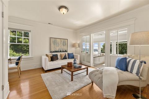 907 E Howe St, Seattle, WA 98102 photo 23