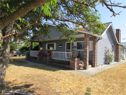 393 W Maple St, Sequim, WA 98382 photo 1