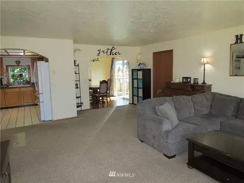 393 W Maple St, Sequim, WA 98382 photo 4