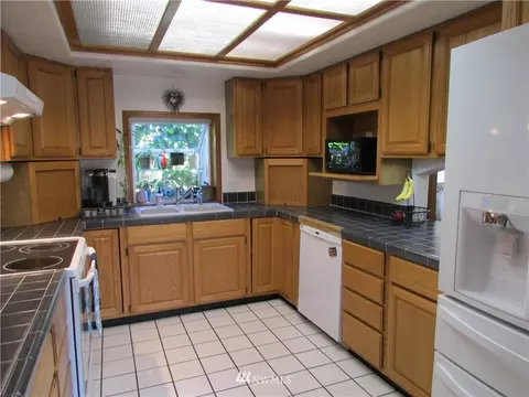 393 W Maple St, Sequim, WA 98382 photo 6