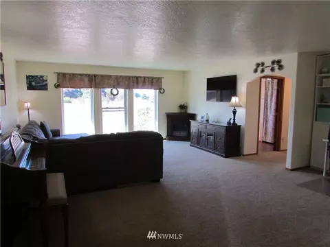 393 W Maple St, Sequim, WA 98382 photo 3