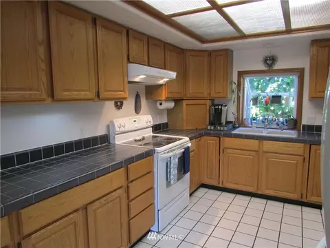 393 W Maple St, Sequim, WA 98382 photo 7