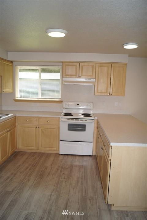 619 E St, Cosmopolis, WA 98537 photo 4