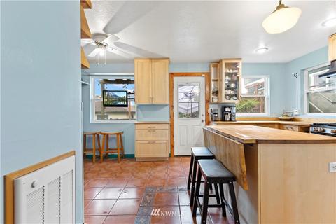907 N 68th St, Seattle, WA 98103 photo 9