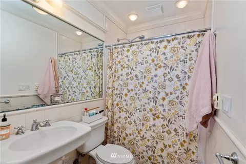 1803 Broadway E, Seattle, WA 98102 photo 13