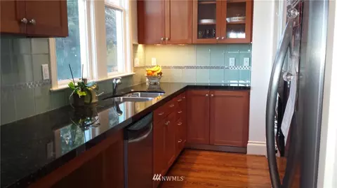 1803 Broadway E, Seattle, WA 98102 photo 9