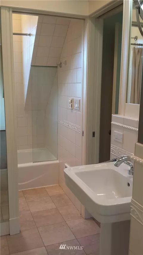 1803 Broadway E, Seattle, WA 98102 photo 18