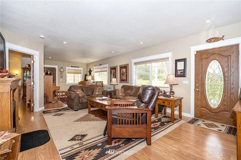953 Winlock Vader Rd, Winlock, WA 98596 photo 3