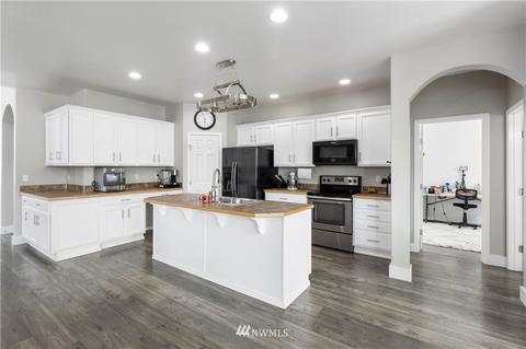 210 Johns St NE, Orting, WA 98360 photo 8