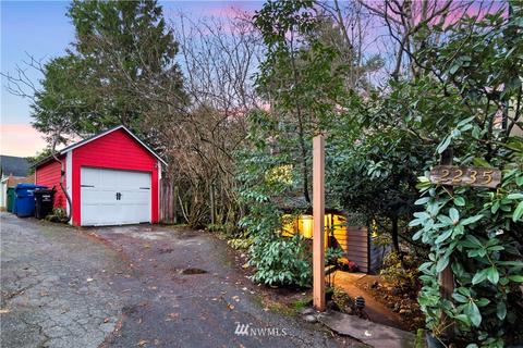 2235 E Crescent Dr, Seattle, WA 98112 photo 27