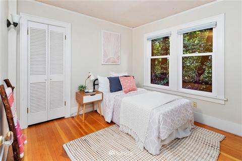2235 E Crescent Dr, Seattle, WA 98112 photo 14
