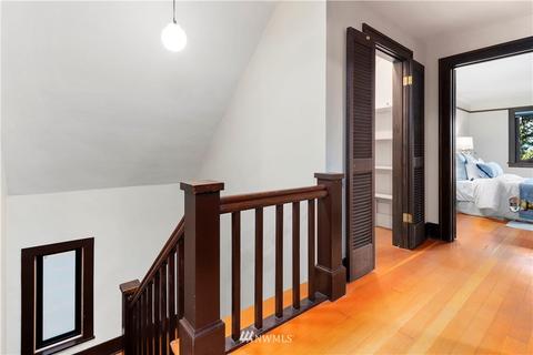 2235 E Crescent Dr, Seattle, WA 98112 photo 15