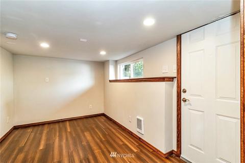 1403 E Casino Rd, Everett, WA 98203 photo 15