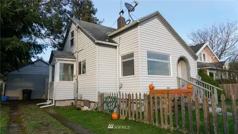 512 Spruce St, Ilwaco, WA 98624 photo 2