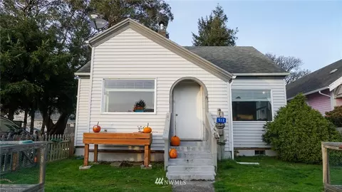 512 Spruce St, Ilwaco, WA 98624 photo 1