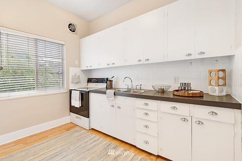 2618 E John St, Seattle, WA 98112 photo 9